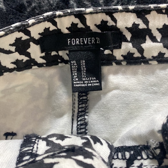 Black and white high rise shorts - Picture 2 of 3